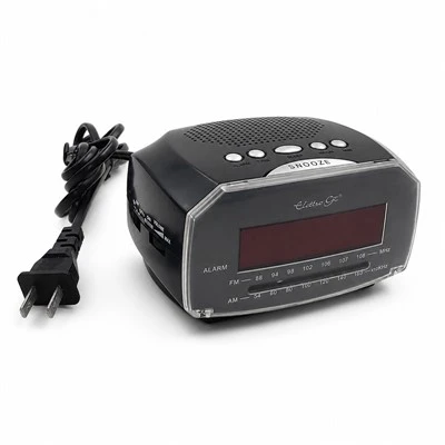 Cyfrowy radiobudzik przy łóżku